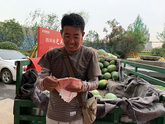 昌建&middot;君悦府爱心助瓜农，万斤西瓜免费送