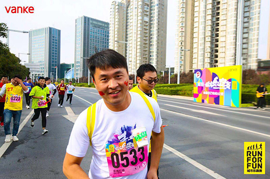 我们都在努力奔跑丨2019郑州·城市乐跑赛燃情开跑