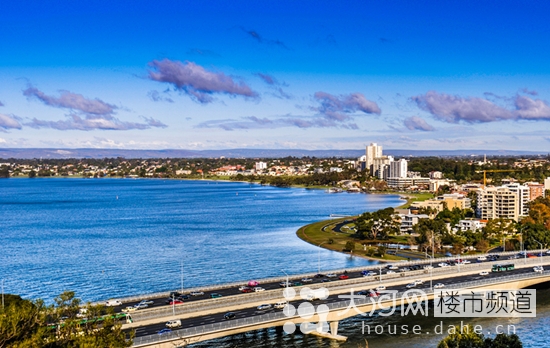 澳洲Handle地产集团来郑推介房产 近百意向人士参与