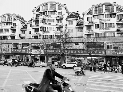 郑州市东大街220号院的房子建成12年,也在计划拆除之列。