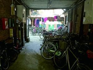 北京二环内疯狂群租：地下车库防空洞变旅馆