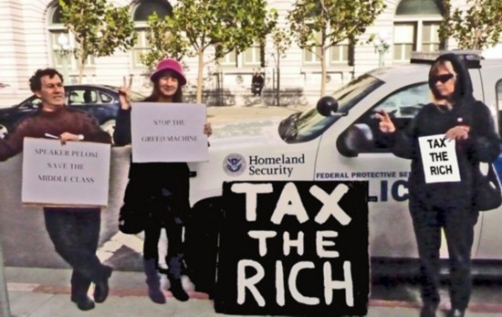 p71 在美国，收入分配是极富有争议的话题，时常有人对税负表示抗议。