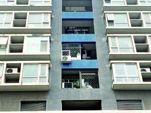 北京银地家园1号楼承重墙被破坏 业主钻空建房